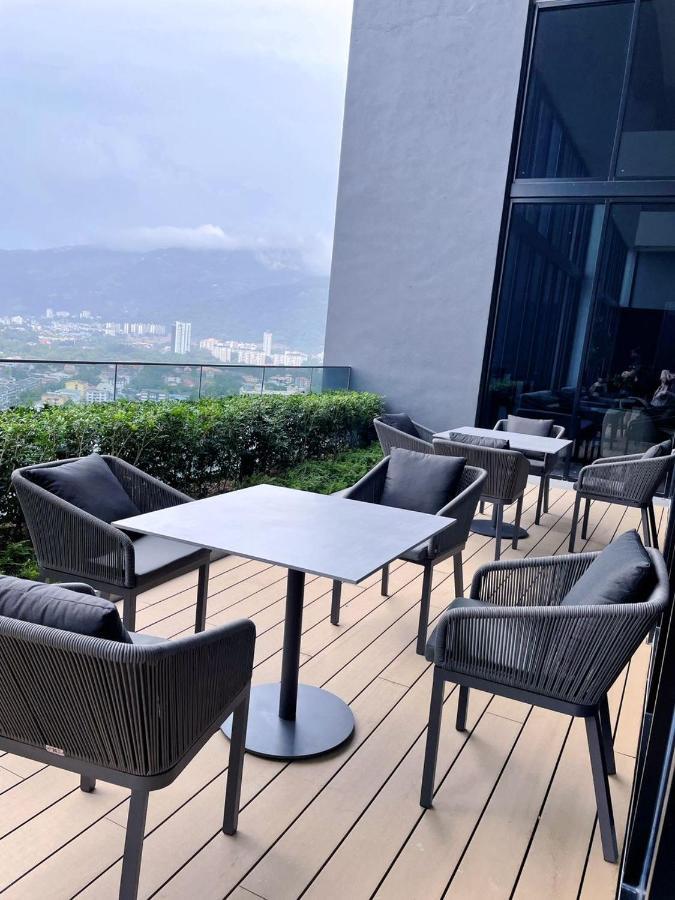 13 Beacon Executive Suites #Rooftoppool #Luxurysuites George Town Exterior photo